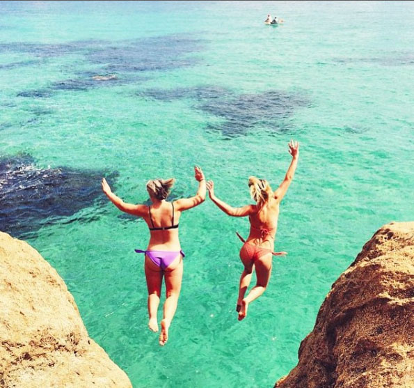 Cliff jumping at the Pillars, Mount Martha. Mornington Peninsula, Victoria, Australia. Photo: AshleyNLincoln