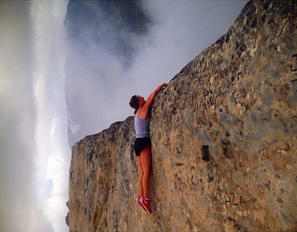 Hang on! (turn image 90 degrees clockwise) Blue Mountains, Australia. Photo: Stephieeee_