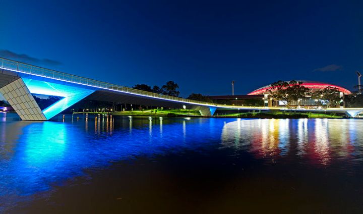 Torrens_River_at_night