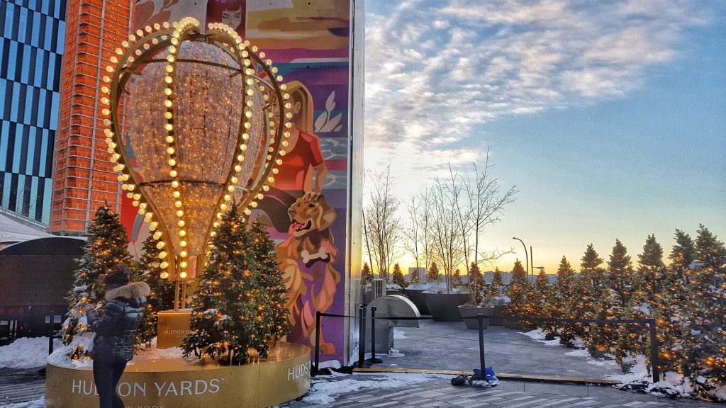 Sunset over Hudson Yards, hot air balloon, New York Christmas. 