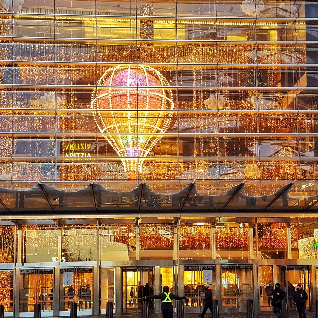 The Shops, Hudson Yards: New York christmas lights.